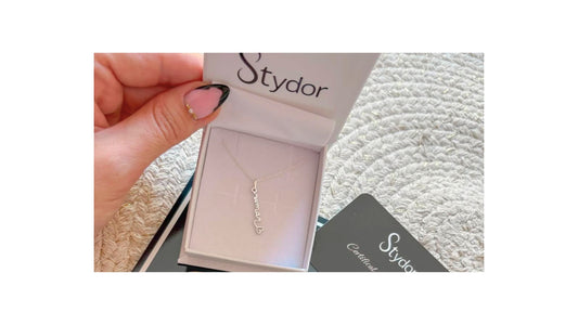 COMMENT ENTRETENIR VOS BIJOUX PERSONNALISÉS STYDOR POUR QU'ILS RESTENT BEAUX AU FIL DU TEMPS