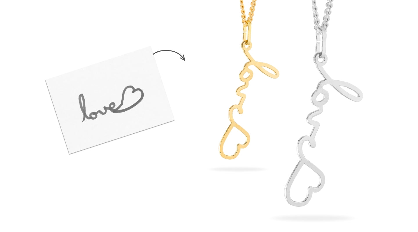 Écriture du mot “love” transformée en deux colliers Stydor personnalisés, un en or et un en argent, fabriqués à la main.